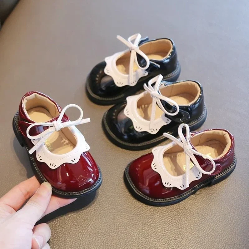 Trendy Leather Shoe Exquisite Fashion Versatile Princess Shoes Breathable Non Slip Soft Soled Girl Shoes Light Flat Child
Trendy Leather Shoe Exquisite Fashion Versatile Princess Shoes Breathable Non Slip Soft Soled Girl Shoes Light Flat Child