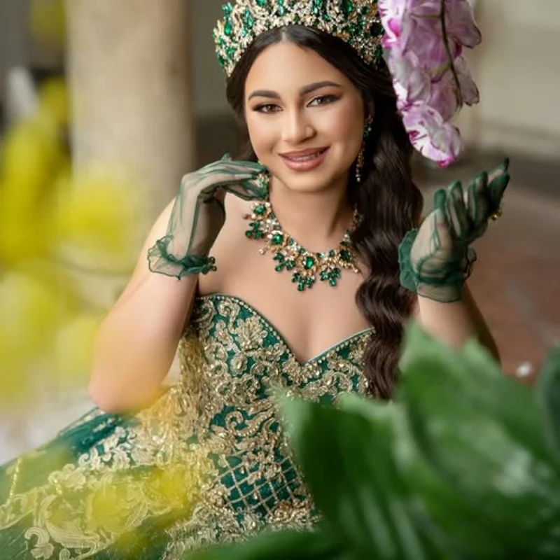 Customized Shiny blackish green Off Shoulder Quinceanera Dress applique Tull ruffle Long tail vestidos de 15 Quinceanera
Customized Shiny blackish green Off Shoulder Quinceanera Dress applique Tull ruffle Long tail vestidos de 15 Quinceanera