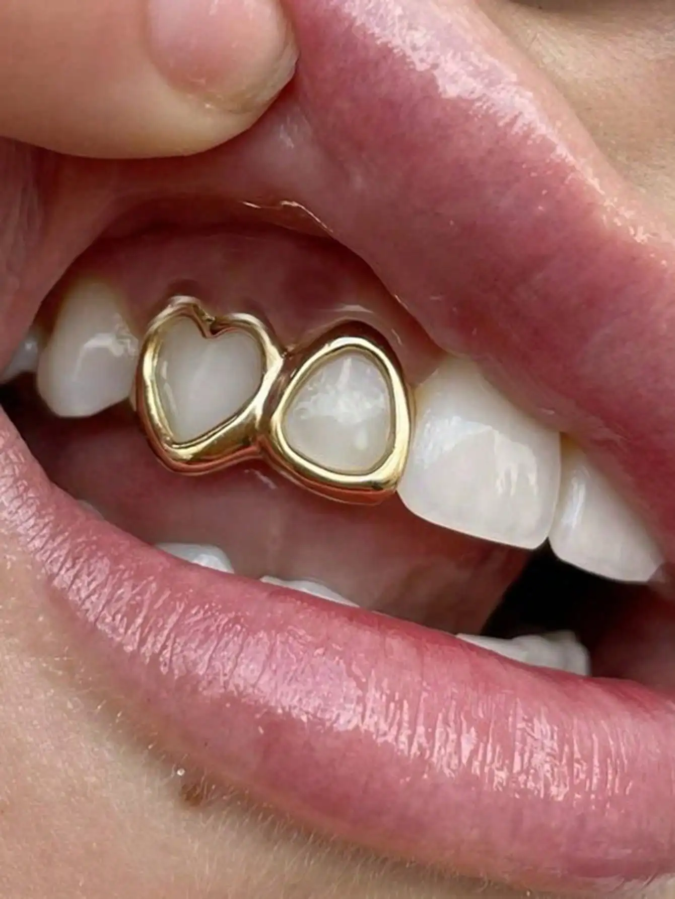 1 шт. 14-каратное медное полое сердцевидное зубное украшение-клипса, Y2K Grillz, издание ко Дню святого Валентина
1 шт. 14-каратное медное полое сердцевидное зубное украшение-клипса, Y2K Grillz, издание ко Дню святого Валентина