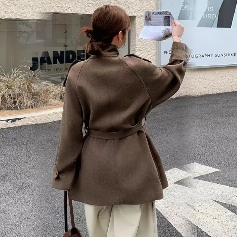 Retro coat women's 2026 spring and autumn Korean version loose stand-up collar waist strap medium and long coat
Retro coat women's 2026 spring and autumn Korean version loose stand-up collar waist strap medium and long coat
