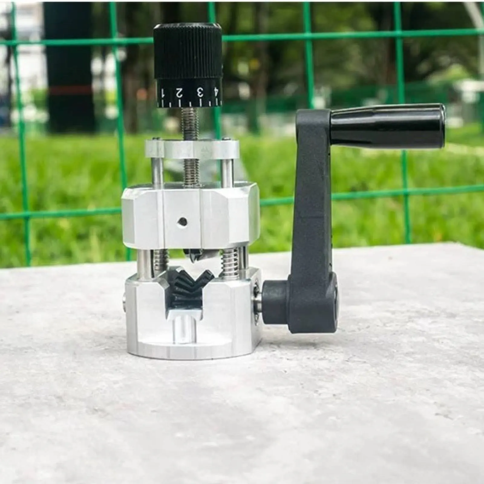 Manual Wire Peeling Machine Adjustable Blade Hand Crank Wire Insulation Remover Scrap Wire Peeling Tool Lightweight
Manual Wire Peeling Machine Adjustable Blade Hand Crank Wire Insulation Remover Scrap Wire Peeling Tool Lightweight