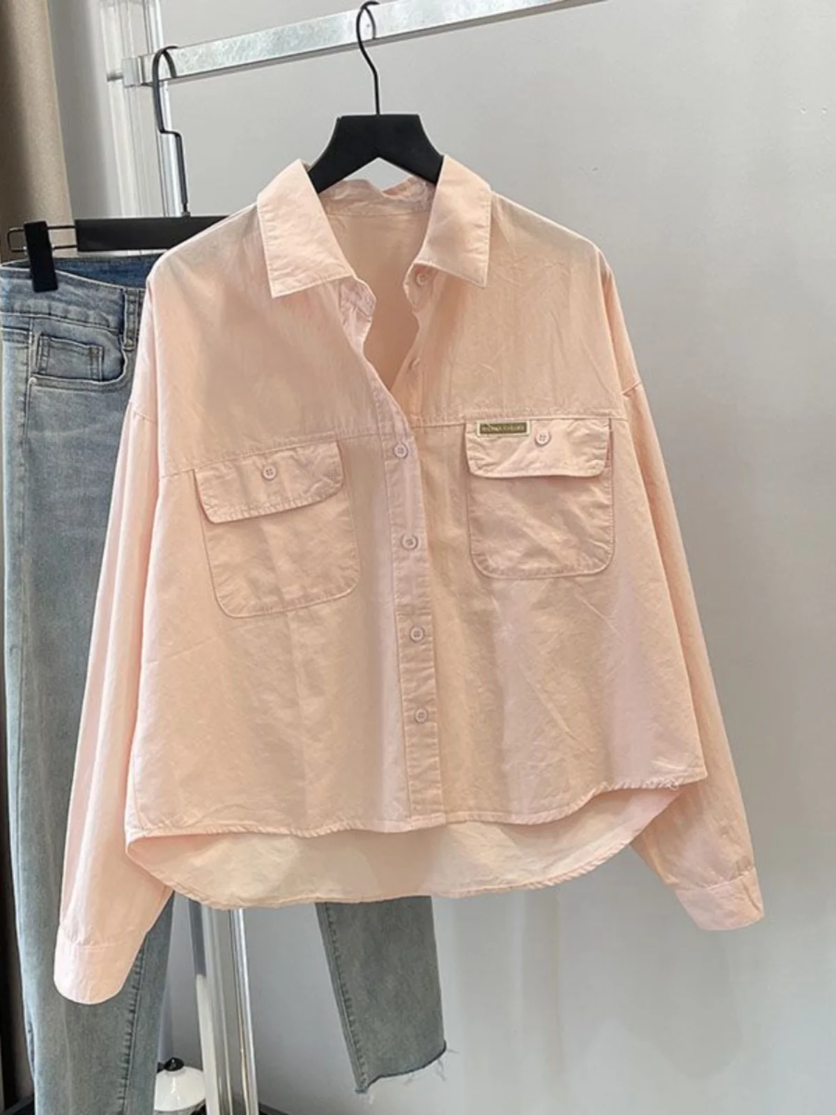 Spring 2026 Women's Short Shirt Jacket Utility Design Loose Fit Casual Outerwear Top Quality Material Fashionable Style
Spring 2026 Women's Short Shirt Jacket Utility Design Loose Fit Casual Outerwear Top Quality Material Fashionable Style
