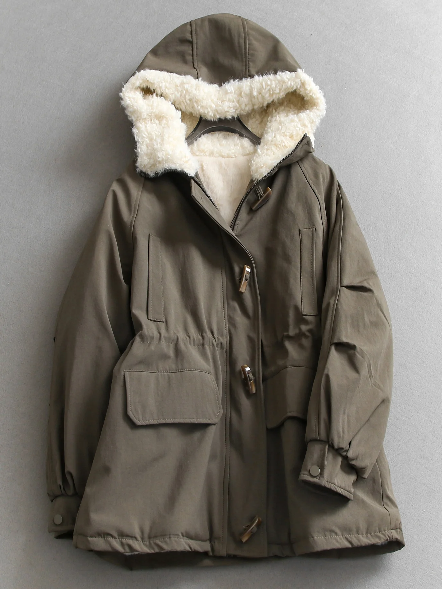 Thickened Fleece Women's Jacket with Hood Drawstring Pure Color Button Casual Style Warm Polyester Fiber Long Sleeve Coat
Thickened Fleece Women's Jacket with Hood Drawstring Pure Color Button Casual Style Warm Polyester Fiber Long Sleeve Coat