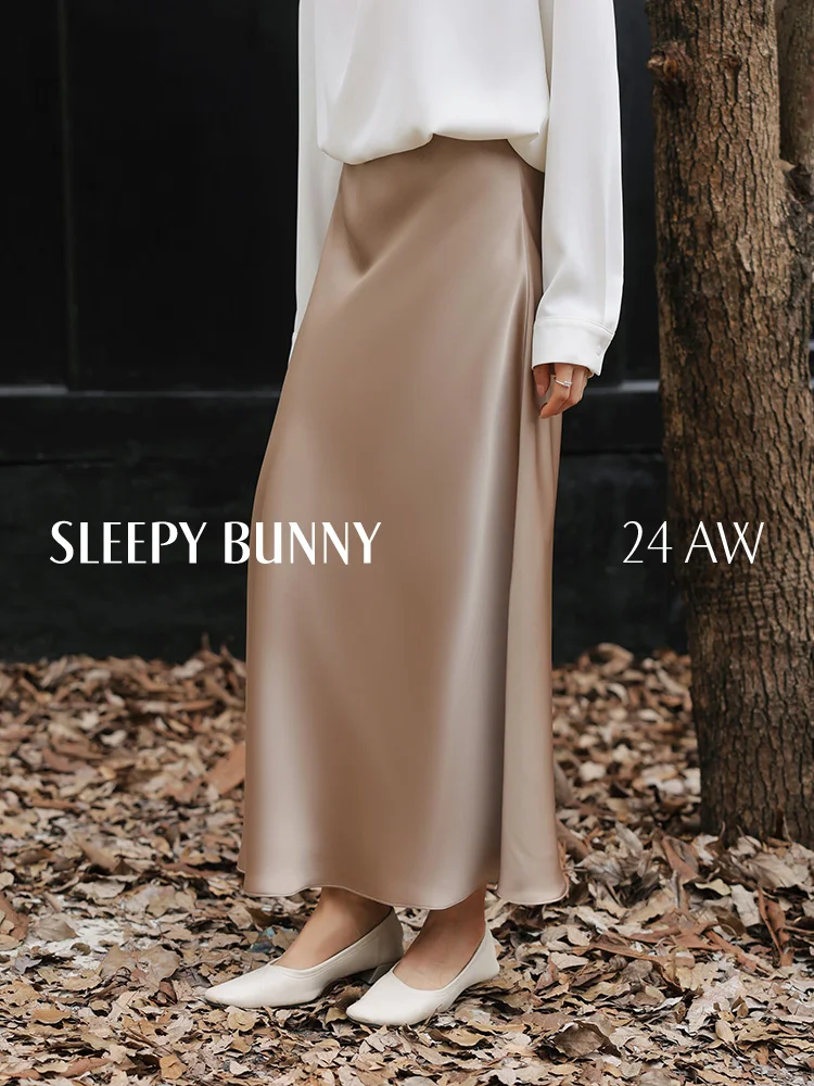 French Satin Midi Skirt for Women – Champagne A-Line Skirt with Side Slit, High Waist, Elegant Mermaid Hem, Fall Winter Outfit
French Satin Midi Skirt for Women – Champagne A-Line Skirt with Side Slit, High Waist, Elegant Mermaid Hem, Fall Winter Outfit