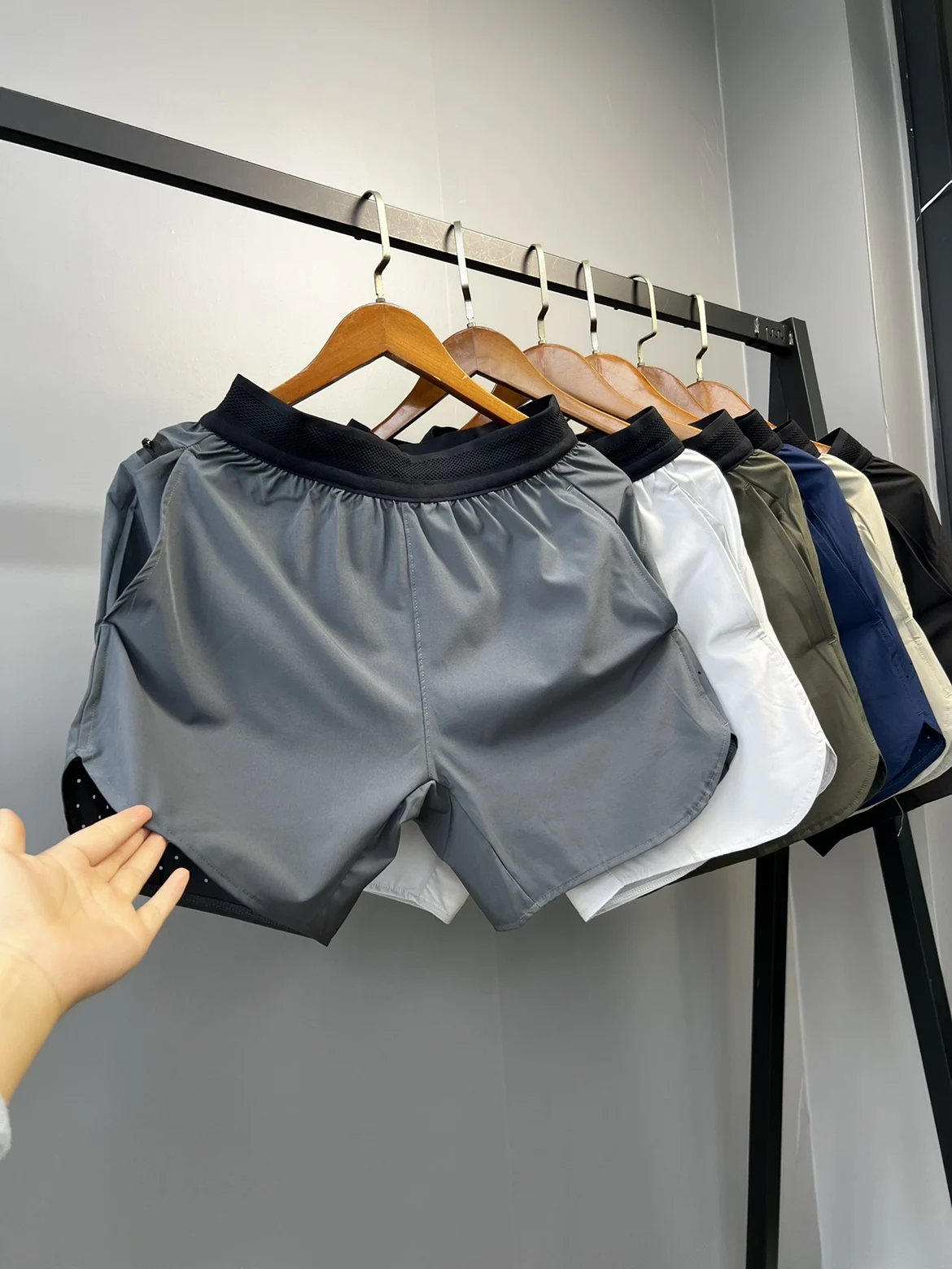 Men's Summer Thin Breathable Qui Dry Running Training orts Laser Perforated Casual Spor Lightweight Elastic orts
Men's Summer Thin Breathable Qui Dry Running Training orts Laser Perforated Casual Spor Lightweight Elastic orts