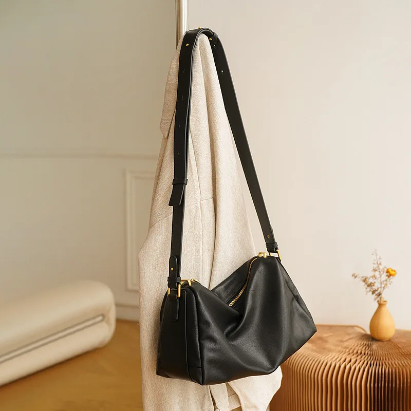2024 Tote Bag Soft Leather Large Capacity Commuter Bag Class Shoulder Crossbody Purses And Handbags
2024 Tote Bag Soft Leather Large Capacity Commuter Bag Class Shoulder Crossbody Purses And Handbags
