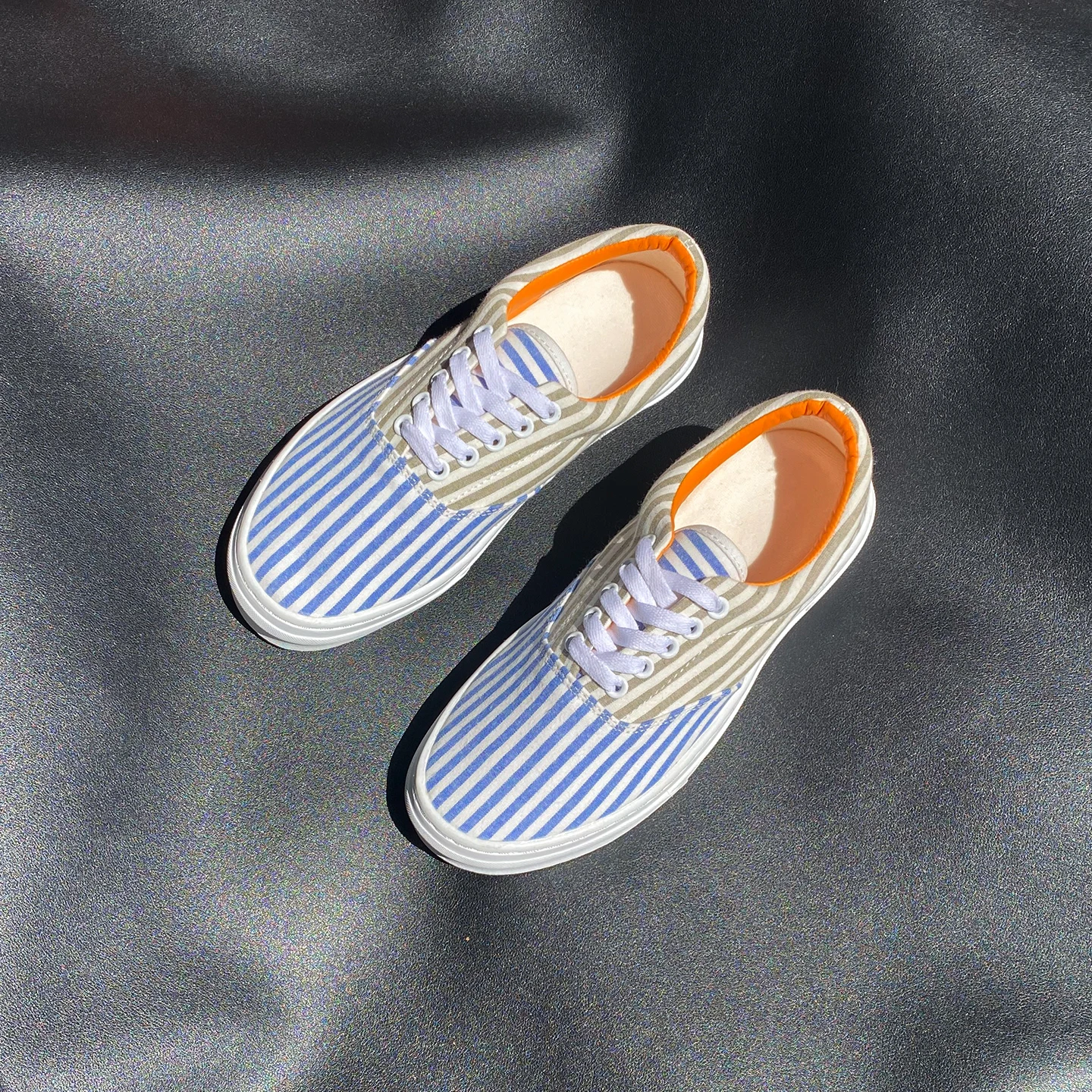 Summer Versatile High-Appearance Blue and White Striped Shoes for Men, Thick-Soled Couple Breathable Fashion Sneakers, Low-Top Casual Canvas Shoes for Men
Summer Versatile High-Appearance Blue and White Striped Shoes for Men, Thick-Soled Couple Breathable Fashion Sneakers, Low-Top Casual Canvas Shoes for Men