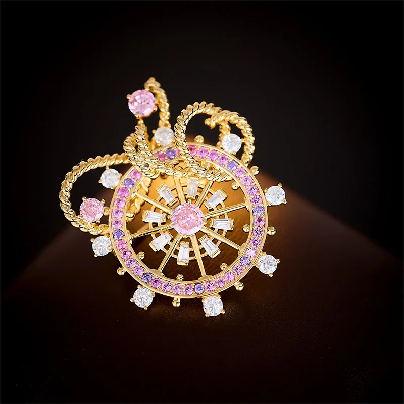 Fashion Retro Light Luxury Personality Creative Ship Rudder Brooch Copper Inlaid Zircon High-end Elegant Coat Brooch Pin Accesso
Fashion Retro Light Luxury Personality Creative Ship Rudder Brooch Copper Inlaid Zircon High-end Elegant Coat Brooch Pin Accesso