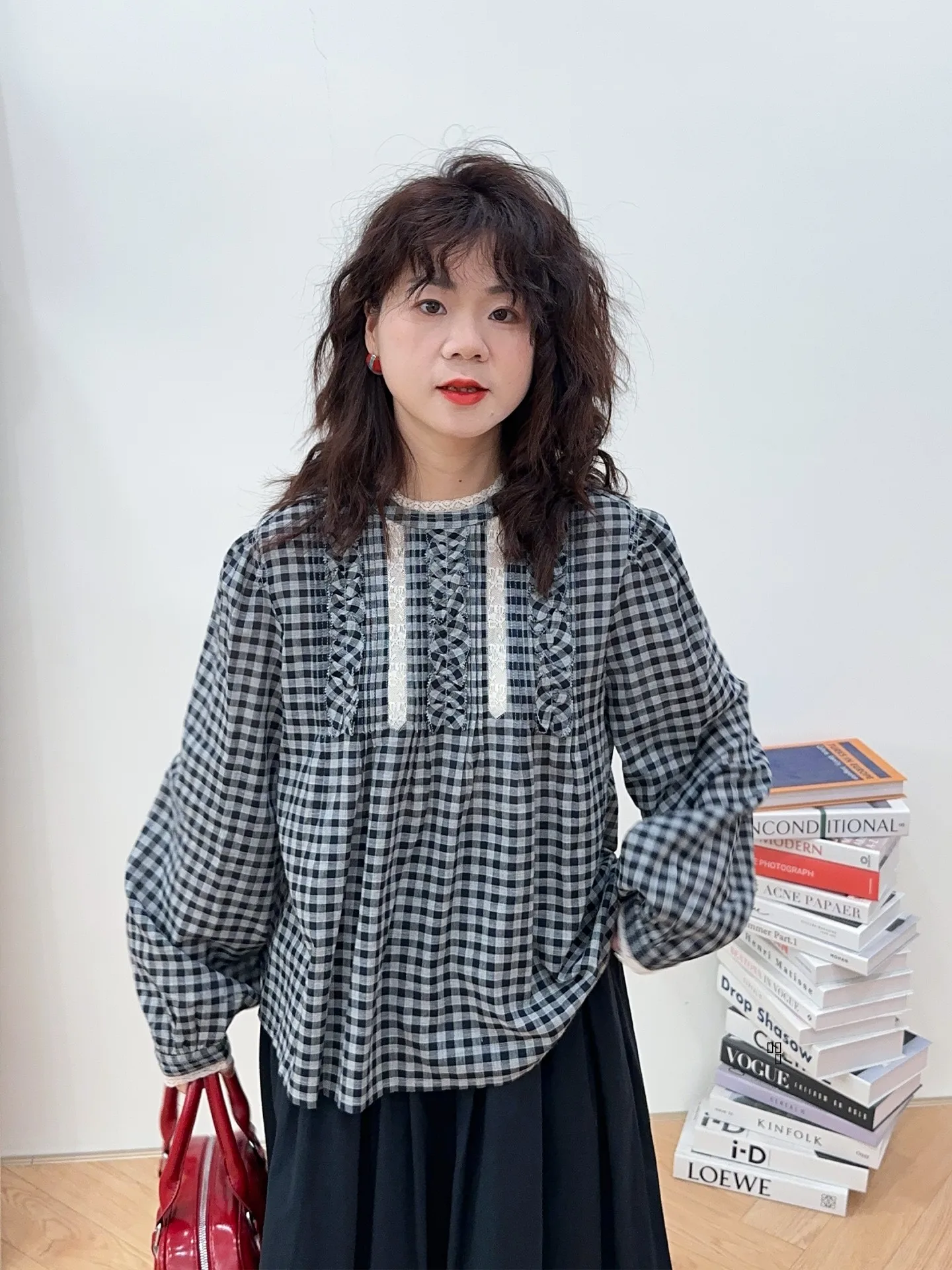 Весенняя женская кофта с кружевной отделкой и вставками, дышащая, свободного кроя, с длинным рукавом, круглым вырезом, из смесового хлопка, модель Scorpion 309
Весенняя женская кофта с кружевной отделкой и вставками, дышащая, свободного кроя, с длинным рукавом, круглым вырезом, из смесового хлопка, модель Scorpion 309