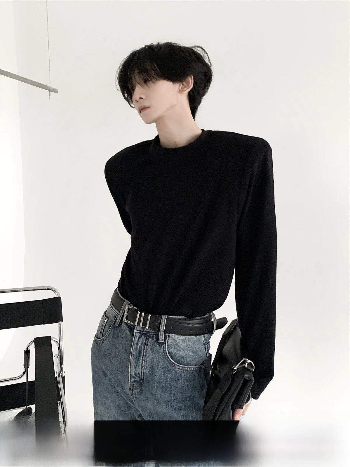 Men's Basic Long Sleeve T-Shirt Shoulder Pads Inner Wear Black Autumn Winter Fashionable Loose Fit round Neck Pullover Top
Men's Basic Long Sleeve T-Shirt Shoulder Pads Inner Wear Black Autumn Winter Fashionable Loose Fit round Neck Pullover Top