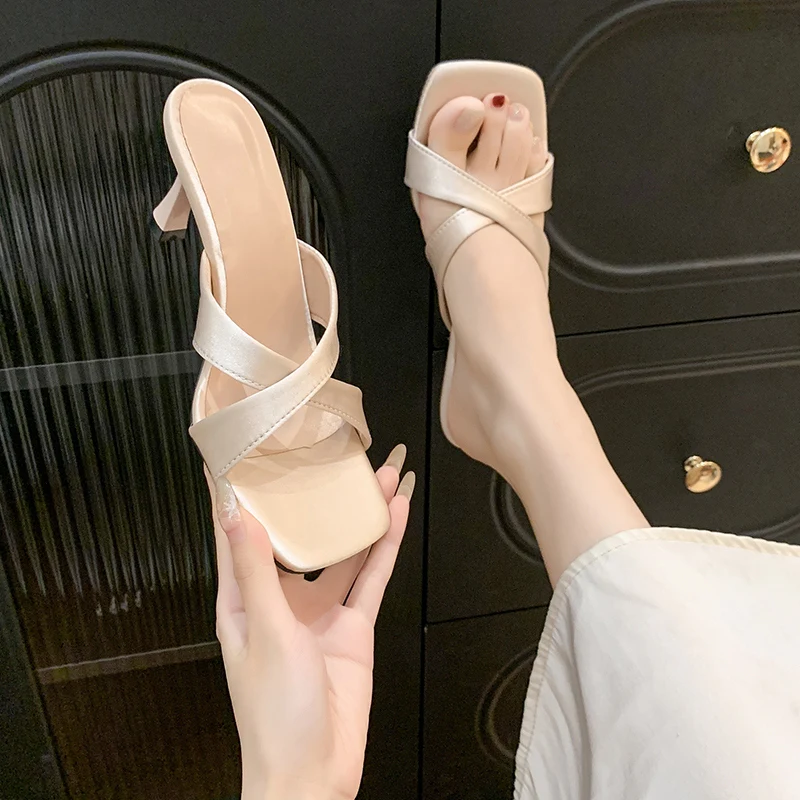 Stylish Cross Buckle Square Head High Heels Sandals Women's Summer Outdoor Wear Comfortable Casual Style PU Lined Flip Flops
Stylish Cross Buckle Square Head High Heels Sandals Women's Summer Outdoor Wear Comfortable Casual Style PU Lined Flip Flops
