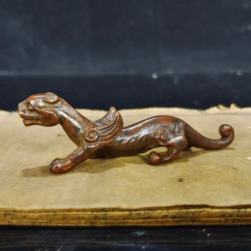 Flying Tiger Pen Rest Little Tiger Paperweight Study Room Decoration Tea Ceremony Tea Table Ornament
Flying Tiger Pen Rest Little Tiger Paperweight Study Room Decoration Tea Ceremony Tea Table Ornament