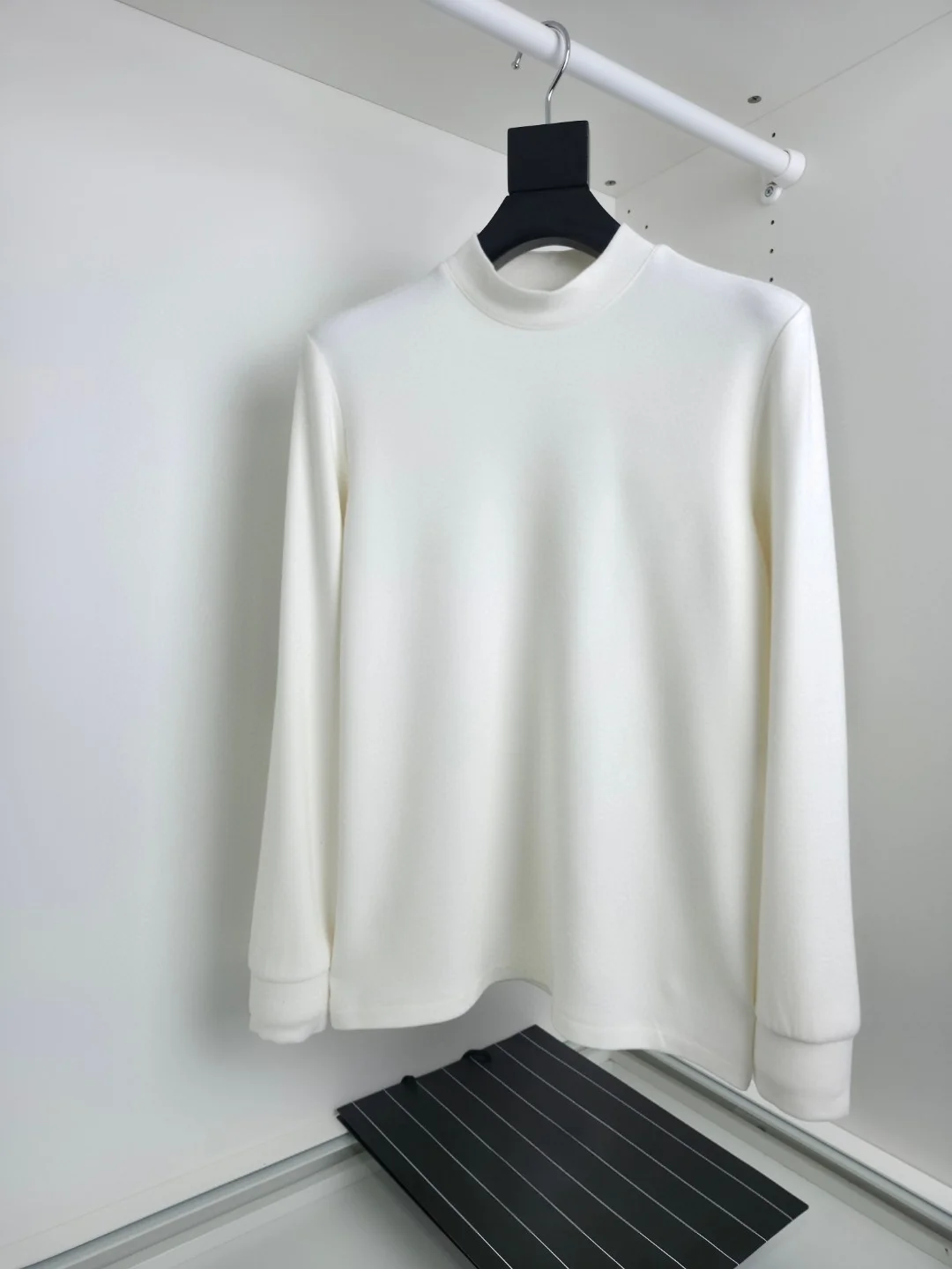 Italian Sle Men's Luxury Fce Lined f High Ne Camere Inner Knitwear Casual Loose Fit Long Sve round Ne Base S...
Italian Sle Men's Luxury Fce Lined f High Ne Camere Inner Knitwear Casual Loose Fit Long Sve round Ne Base S...