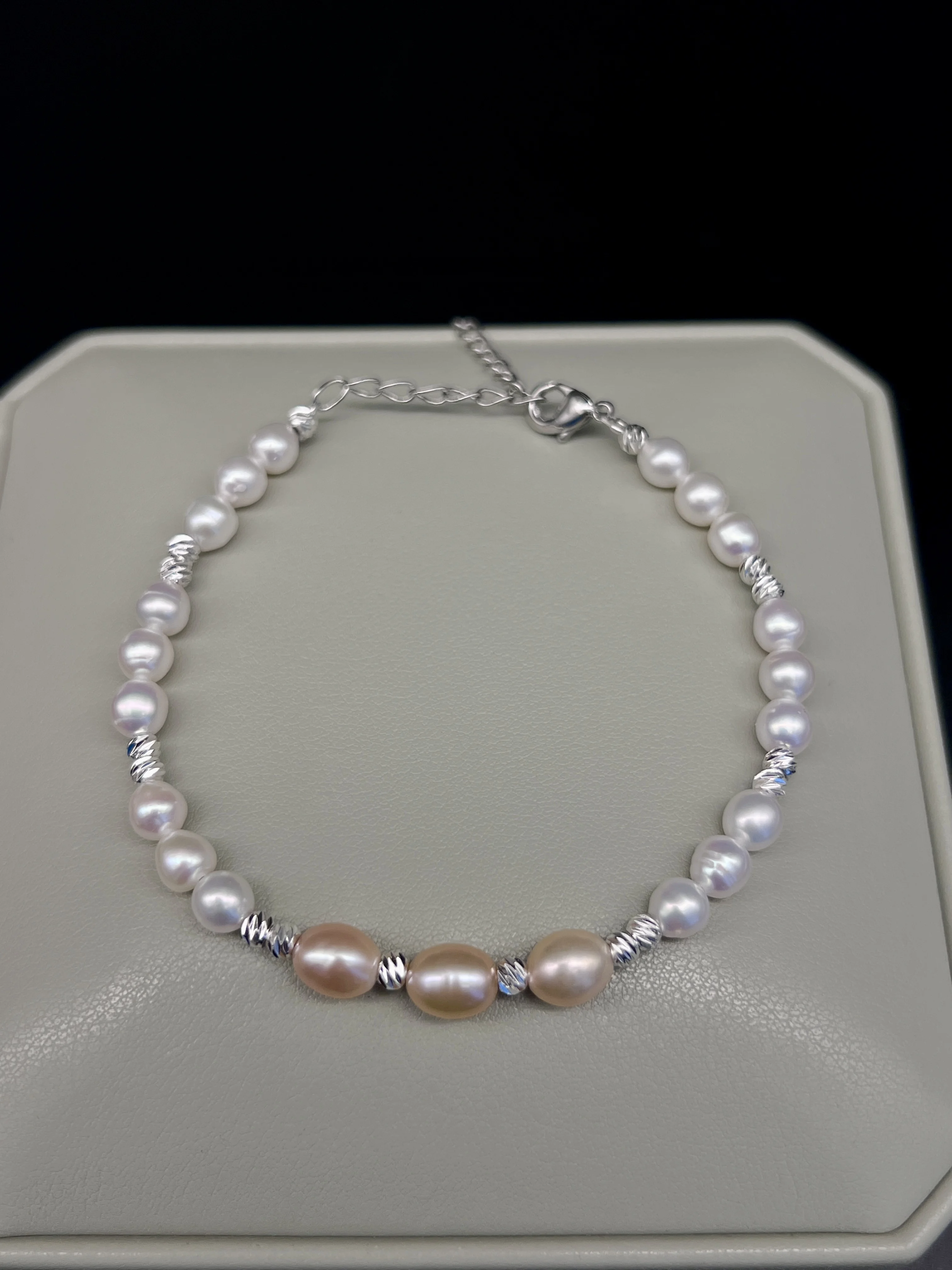 Multicolor Freshwater Pearl Bracelet Adjustable Silver Color Beaded Chain Bracelet for Women Minimalist Jewelry
Multicolor Freshwater Pearl Bracelet Adjustable Silver Color Beaded Chain Bracelet for Women Minimalist Jewelry