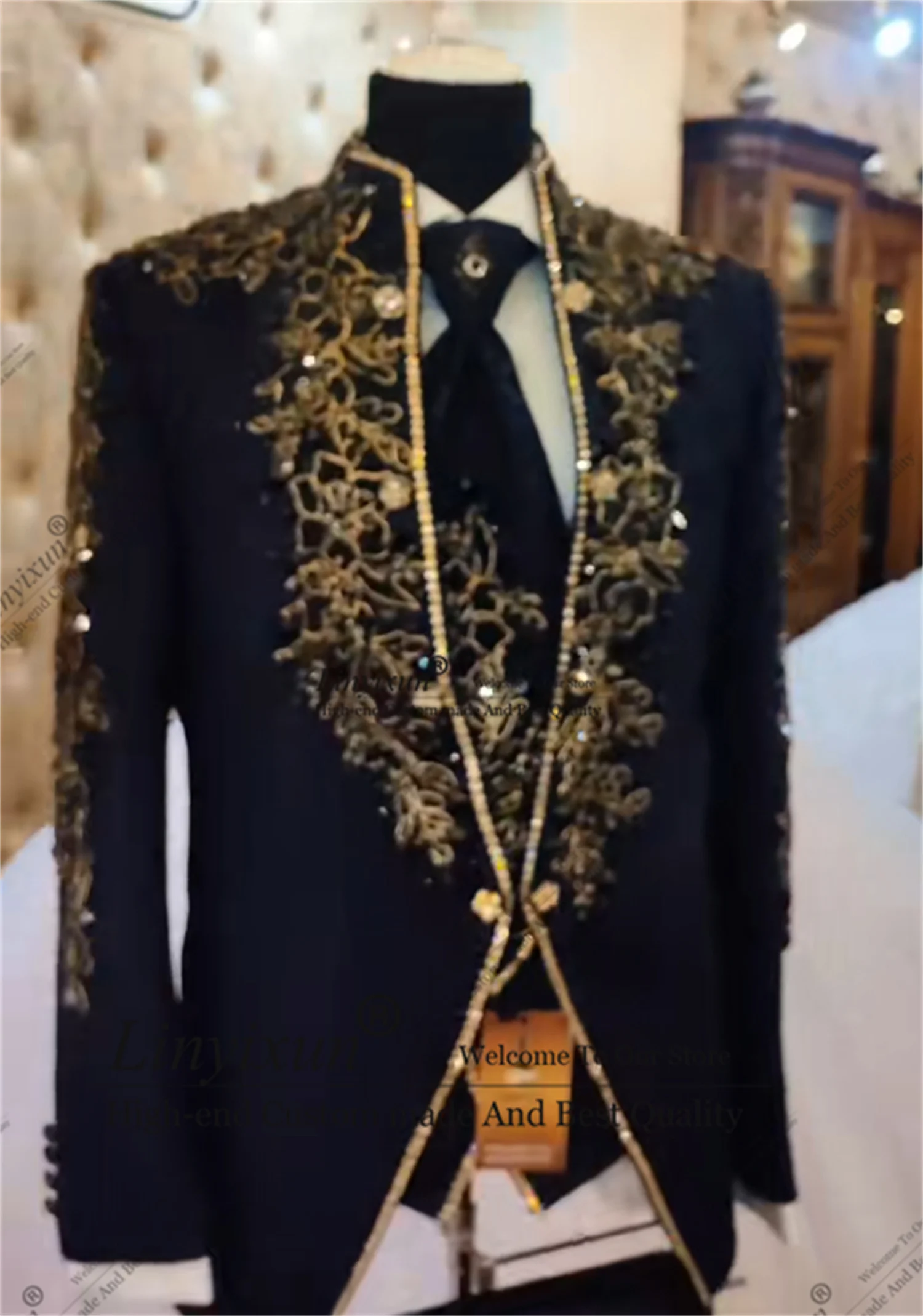 Элегантный дизайн, мужские костюмы со стразами, комплект из трех предметов, мужской пиджак для выпускного вечера, индивидуальный наряд с бриллиантами, Ropa hombre, тонкий свадебный смокинг жениха
Элегантный дизайн, мужские костюмы со стразами, комплект из трех предметов, мужской пиджак для выпускного вечера, индивидуальный наряд с бриллиантами, Ropa hombre, тонкий свадебный смокинг жениха