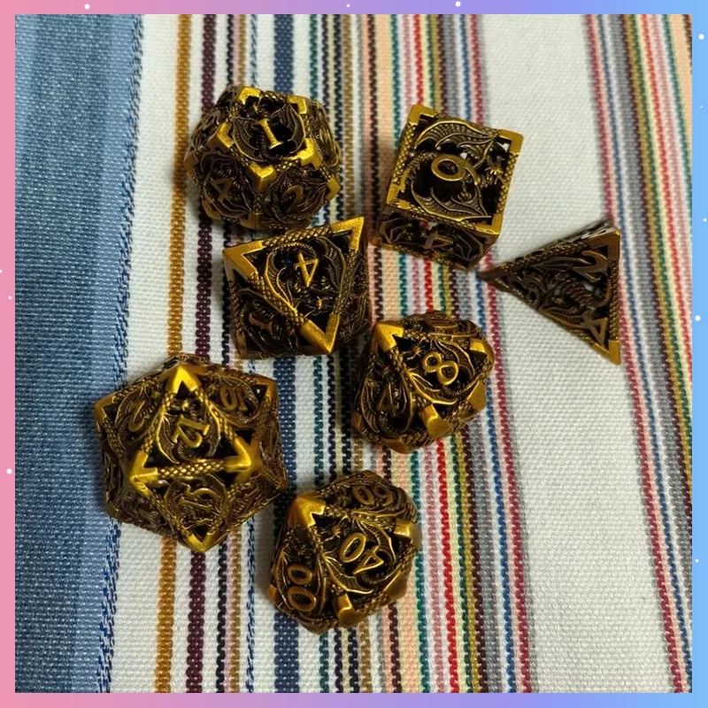 7pcs/set Hollow Metal Dice for DND RPG Dragon Engraved Polyhedral Table Board Game Accessories Party Playing Game Props Gift
7pcs/set Hollow Metal Dice for DND RPG Dragon Engraved Polyhedral Table Board Game Accessories Party Playing Game Props Gift