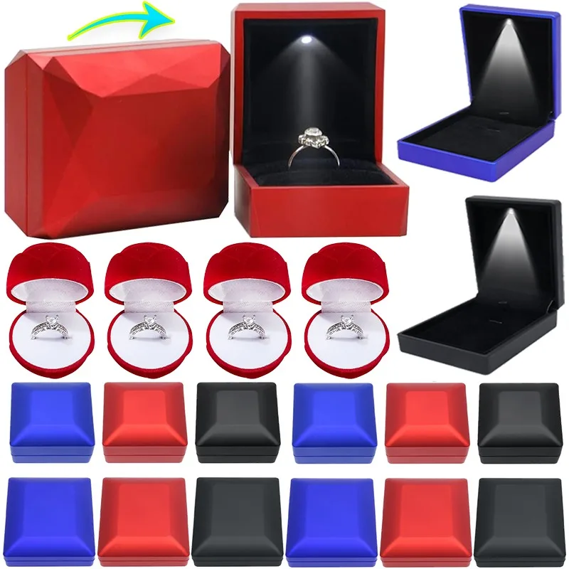 Коробка для колец и ожерелья со светодиодными квадратными коробками для хранения, красные бархатные серьги, кольца, синий, черный корпус, аксессуары для упаковки ювелирных изделий
Коробка для колец и ожерелья со светодиодными квадратными коробками для хранения, красные бархатные серьги, кольца, синий, черный корпус, аксессуары для упаковки ювелирных изделий