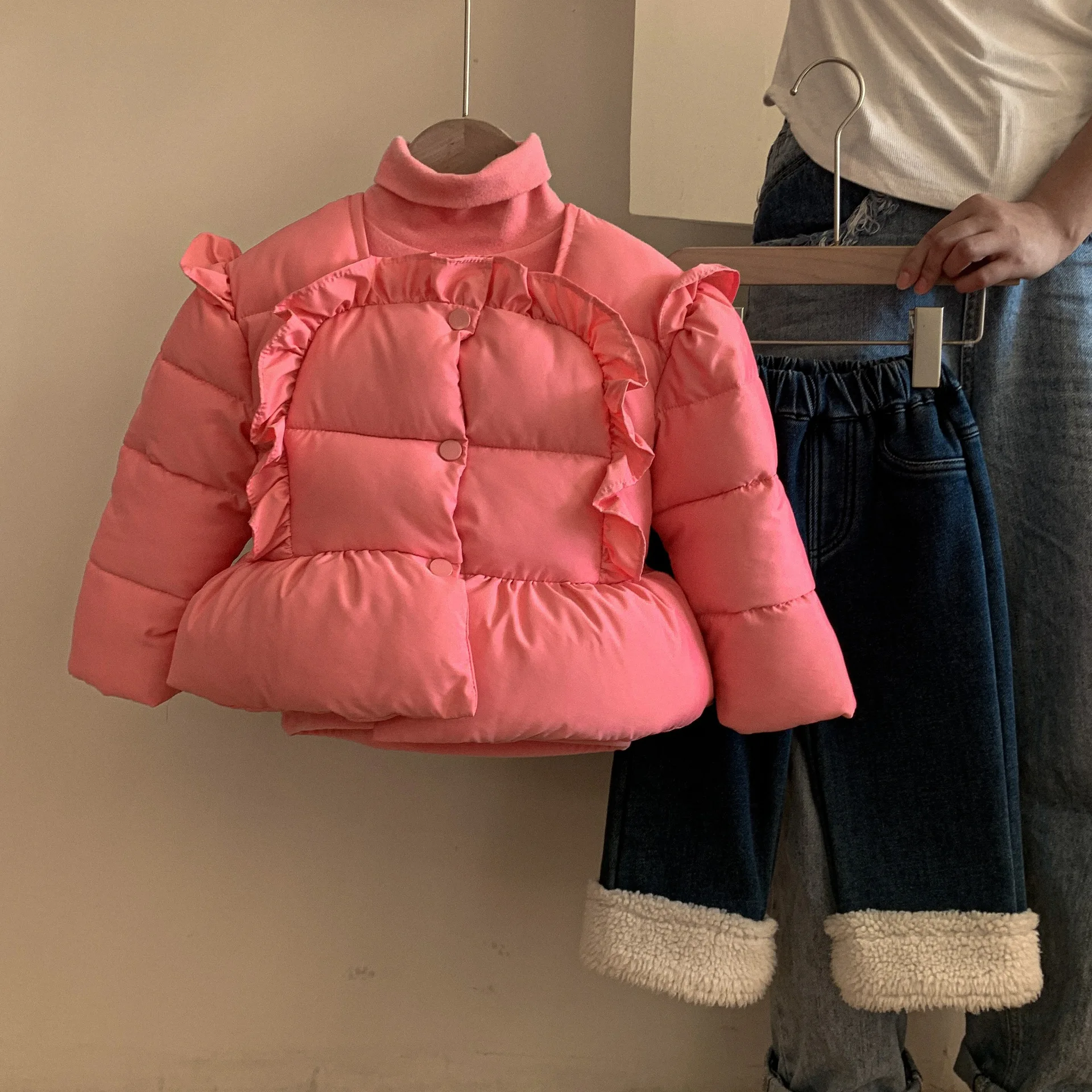 2022 Winter New Korean Children's Wear Korean Edition Lace Cute Sweet Thickened Down Cotton Girls' Cotton Shirt
2022 Winter New Korean Children's Wear Korean Edition Lace Cute Sweet Thickened Down Cotton Girls' Cotton Shirt