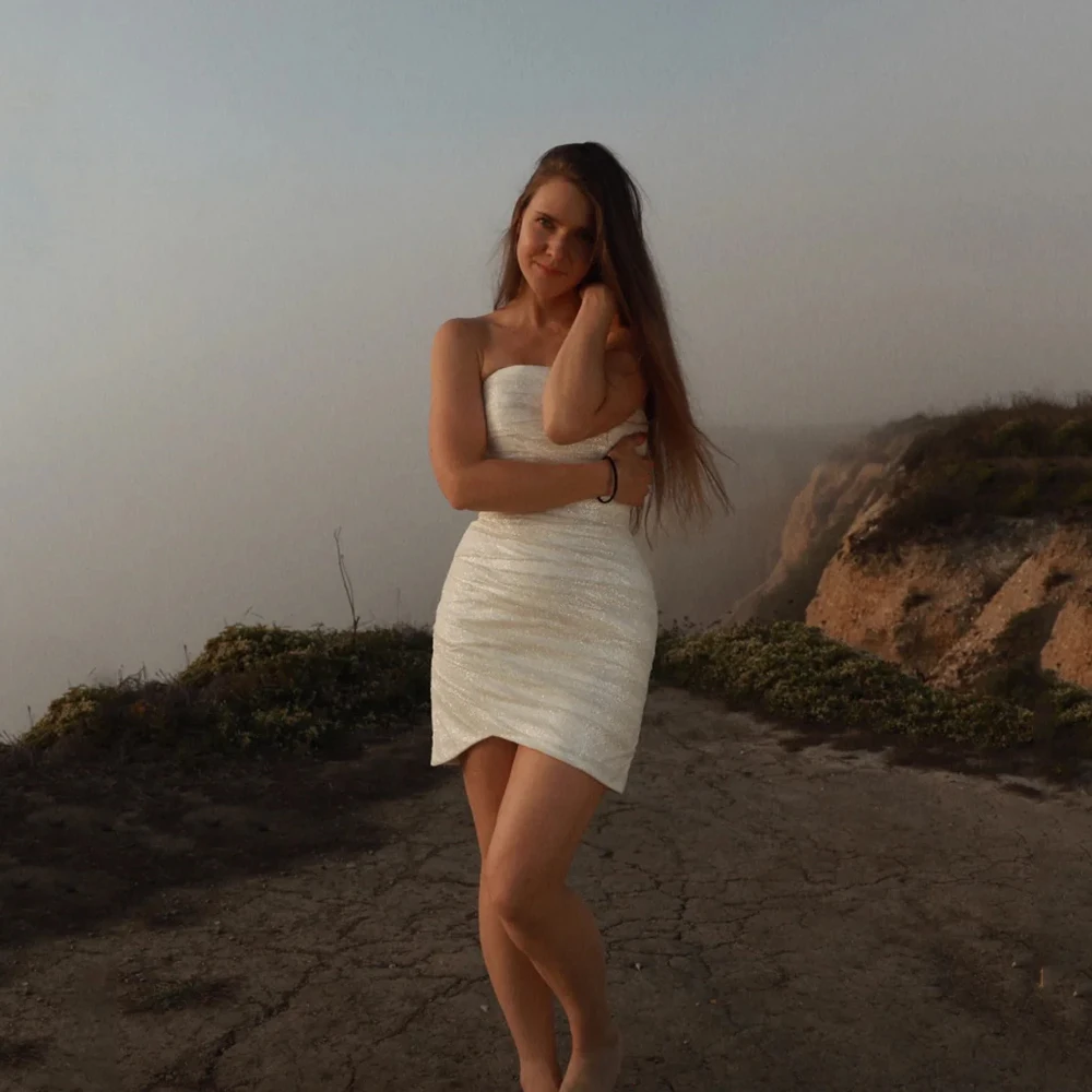 Shiny Mini Wedding Dresses 2025 Bride Strapless Corset Above Knee Bridal Gowns Sleeveless Short robe de mariée Customized
Shiny Mini Wedding Dresses 2025 Bride Strapless Corset Above Knee Bridal Gowns Sleeveless Short robe de mariée Customized