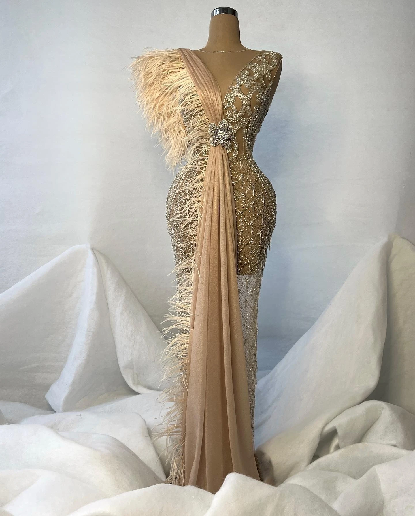 Glamorous Mermaid Evening Dress Formal Occasion Dresses Sexy V-neck Sleeveless Feathers Applicant Beads Prom Dress 댄스 파티 드레스
Glamorous Mermaid Evening Dress Formal Occasion Dresses Sexy V-neck Sleeveless Feathers Applicant Beads Prom Dress 댄스 파티 드레스