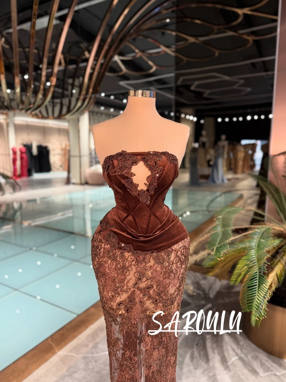Brown Lace Beaded Evening Dress Fashionable Strapless Cut Out Mermaid Prom Gown Customized Sexy See Through Long Party Wear
Brown Lace Beaded Evening Dress Fashionable Strapless Cut Out Mermaid Prom Gown Customized Sexy See Through Long Party Wear