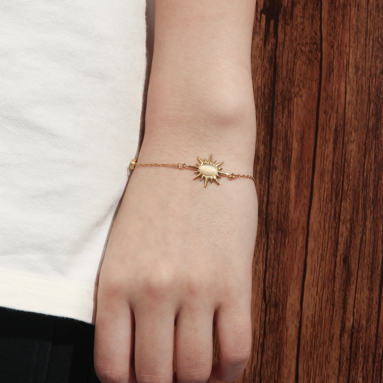 Golden Silvery Sun Charm Bracelet with Synthetic Zircon for Women
Golden Silvery Sun Charm Bracelet with Synthetic Zircon for Women