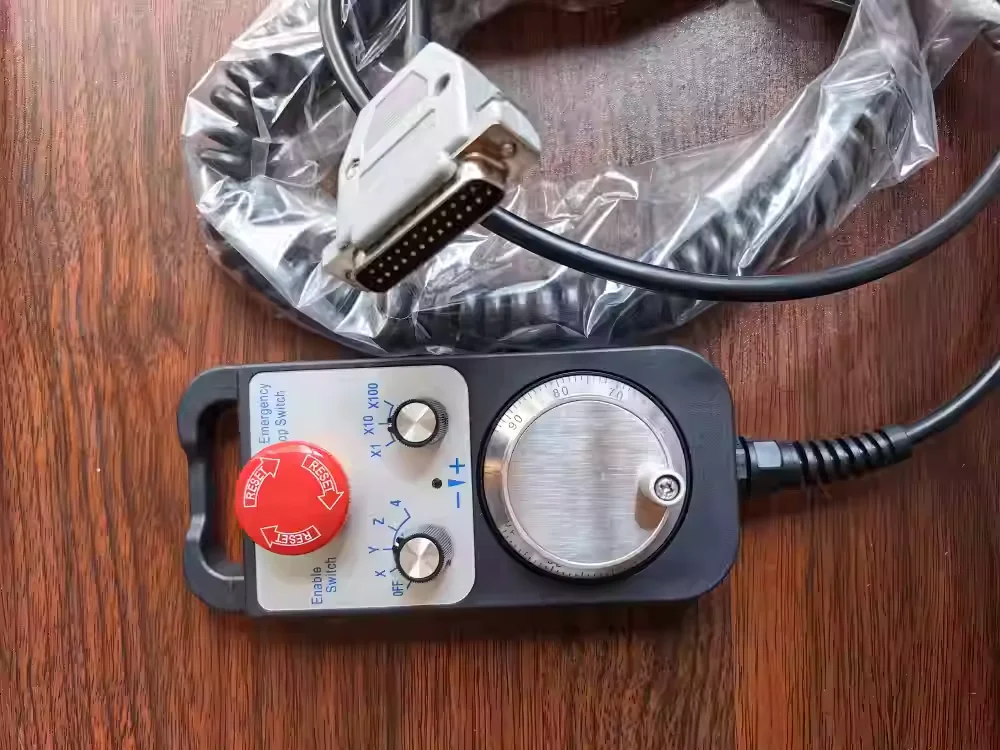 Электронный маховик с аварийной остановкой, самовозвращающийся обрабатывающий центр, генератор импульсов, маховик с ЧПУ, фрезерный станок с ЧПУ
Электронный маховик с аварийной остановкой, самовозвращающийся обрабатывающий центр, генератор импульсов, маховик с ЧПУ, фрезерный станок с ЧПУ