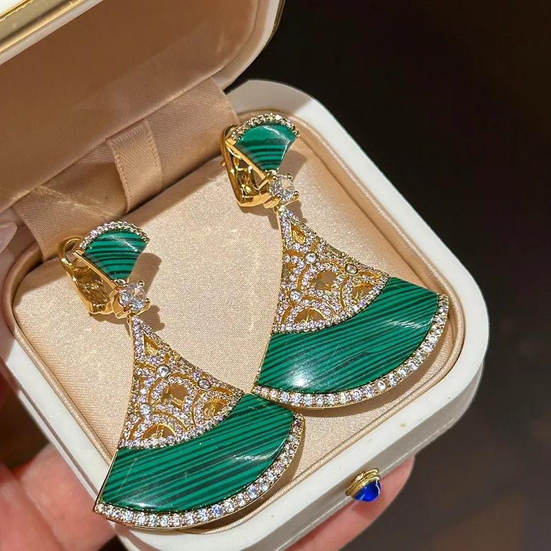 Exquisite Zircon Elegant New Light Luxury Earrings
Exquisite Zircon Elegant New Light Luxury Earrings