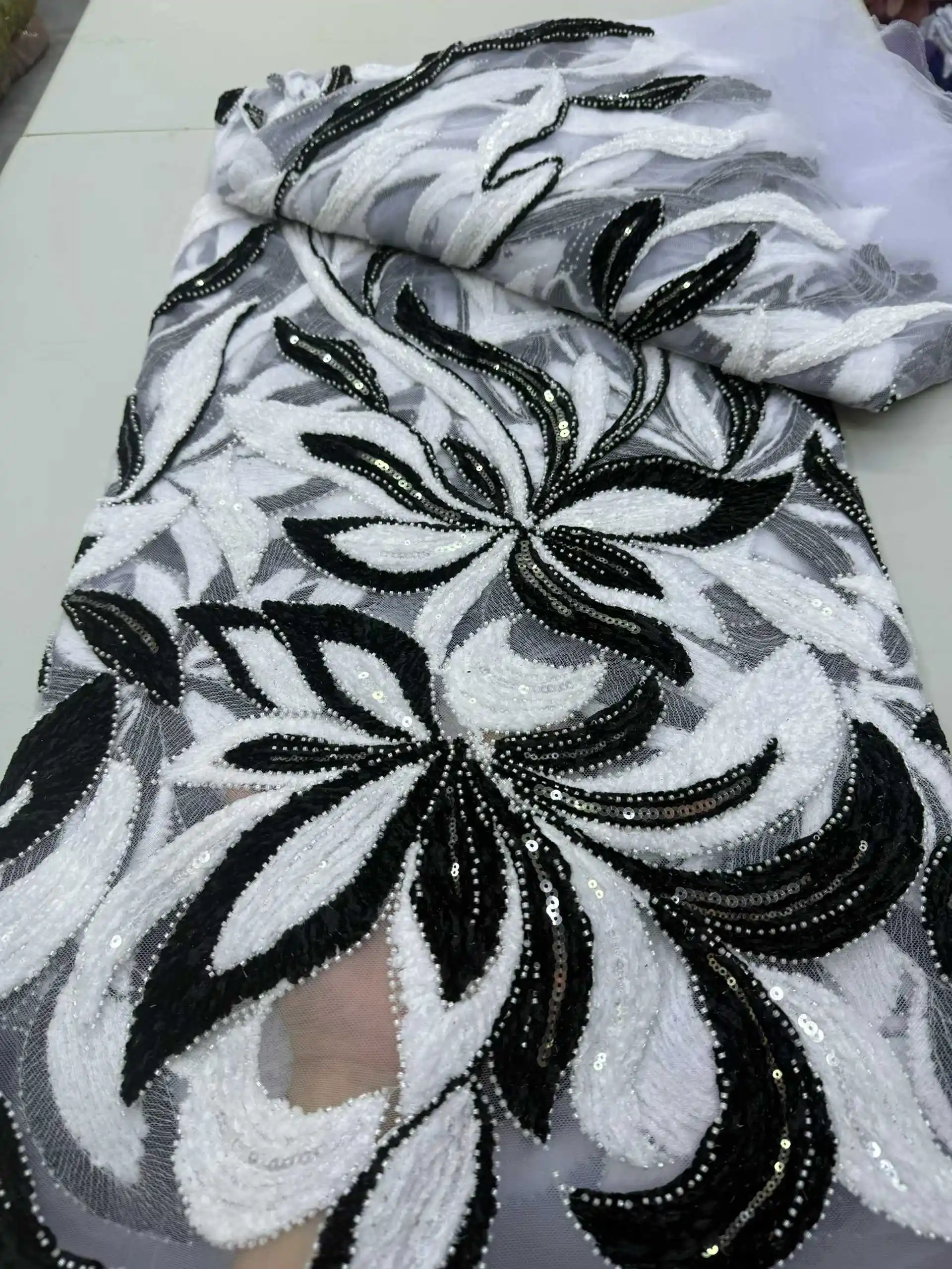Hot Sale Exquisite Design African Nigerian Embroidered beads Lace Fabric Sequins Net Lace Top Quality for Party Evening Dress
Hot Sale Exquisite Design African Nigerian Embroidered beads Lace Fabric Sequins Net Lace Top Quality for Party Evening Dress