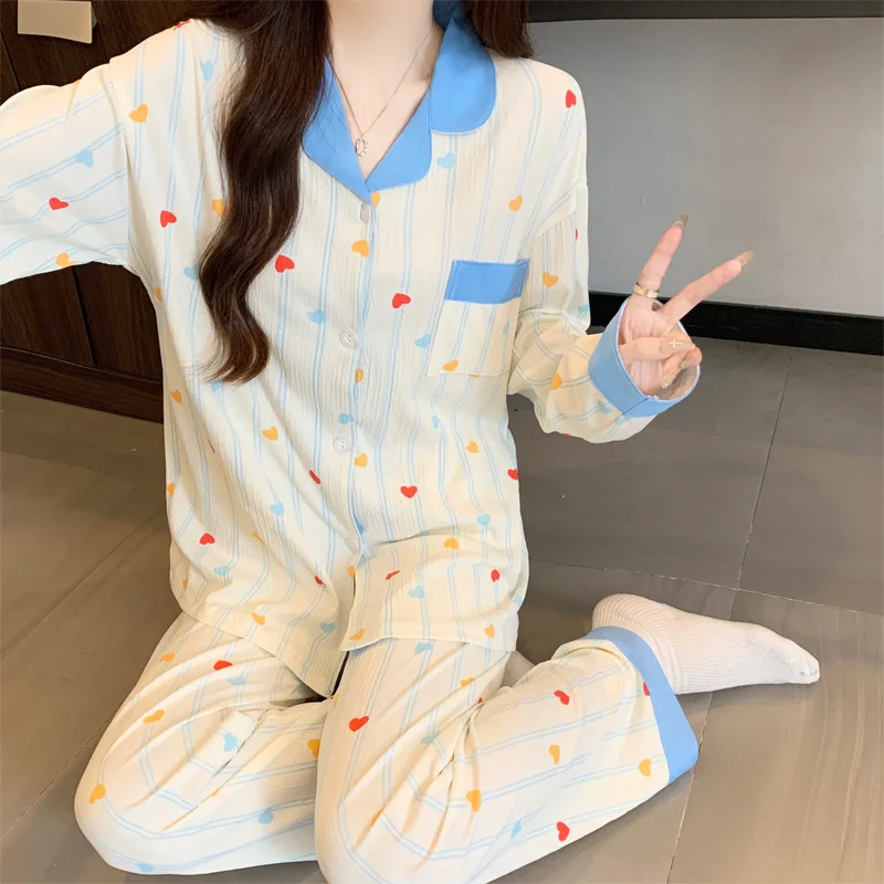 Японская полосатая женская одежда для сна в форме сердца на осень и зиму, плиссированная ткань с длинными рукавами, простая домашняя одежда в естественном стиле
Японская полосатая женская одежда для сна в форме сердца на осень и зиму, плиссированная ткань с длинными рукавами, простая домашняя одежда в естественном стиле