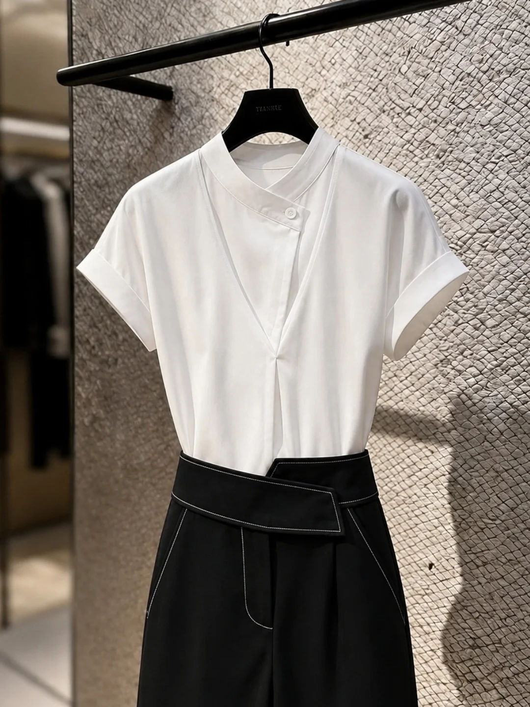 Commute Fashionable Versatile Shirt Summer Elegant Age-defying Top Soft Slimming Blouse Korean Style Slim Fit Short Sleeve
Commute Fashionable Versatile Shirt Summer Elegant Age-defying Top Soft Slimming Blouse Korean Style Slim Fit Short Sleeve