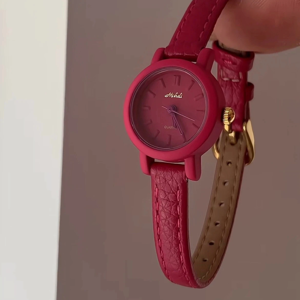New Popular Women's Watch Candy Color Genuine Leather Belt Girl Cute Ladies Watch Student Watch Small Round
New Popular Women's Watch Candy Color Genuine Leather Belt Girl Cute Ladies Watch Student Watch Small Round