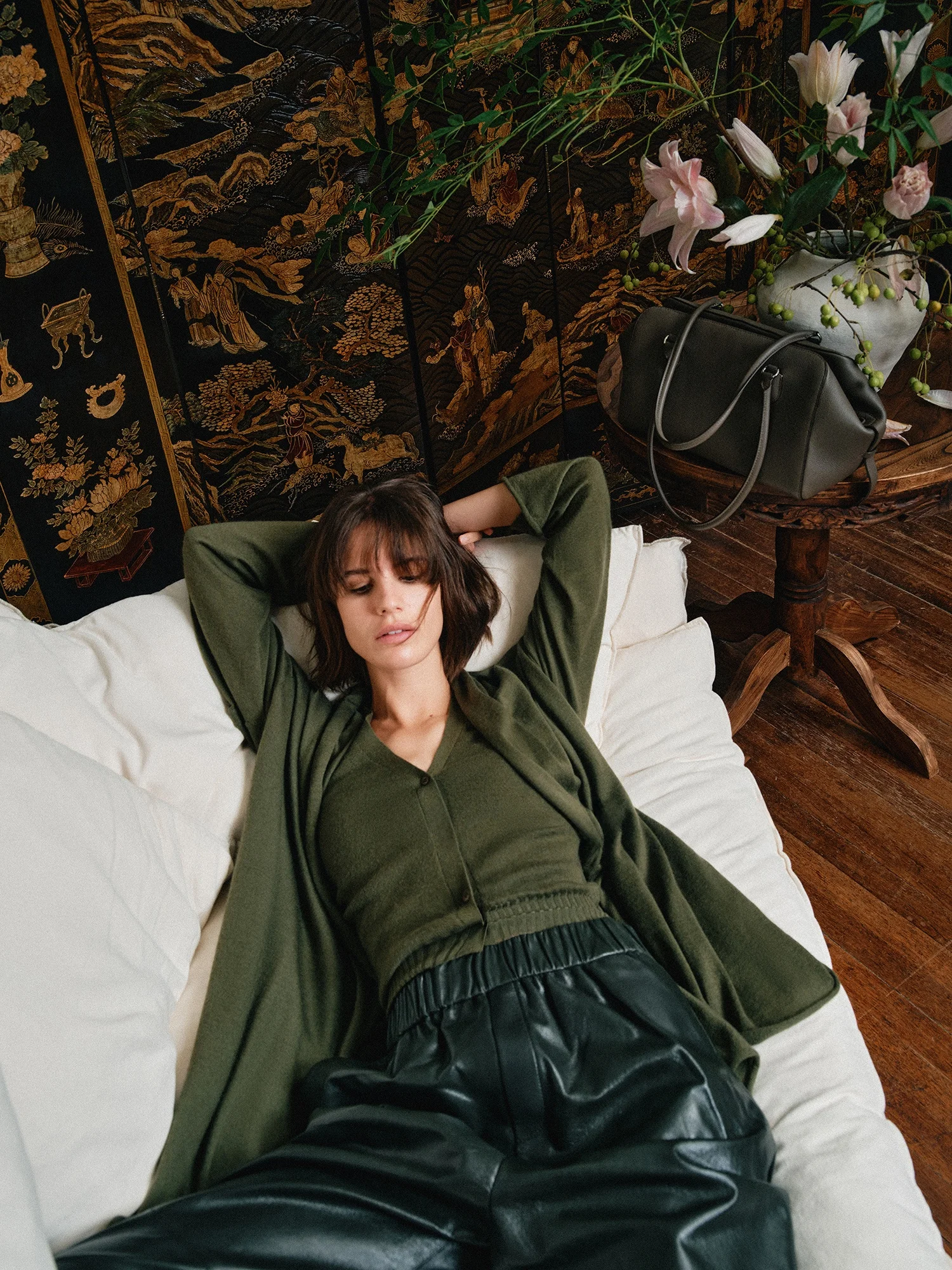 DMON Casual Royal Camere Knitted Sweater Women's Skin-friendly Lazy Open Cardigan Faionable Leisure Sle Autumn 2025
DMON Casual Royal Camere Knitted Sweater Women's Skin-friendly Lazy Open Cardigan Faionable Leisure Sle Autumn 2025