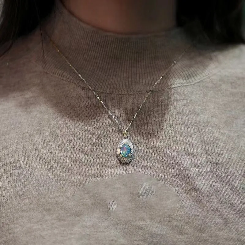 Opal inlaid carved hanging necklace pendant for women 925 exquisite high-end temperament elegant and fashionable
Opal inlaid carved hanging necklace pendant for women 925 exquisite high-end temperament elegant and fashionable