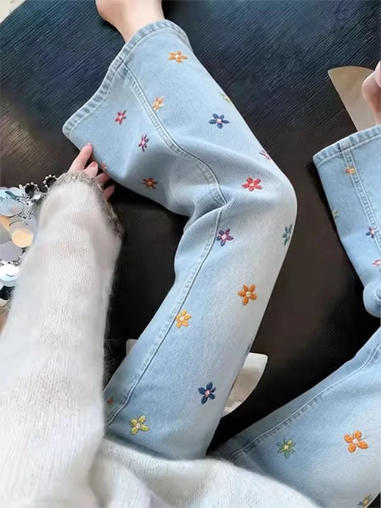 Elegant Embroidered Floral High Waist Bell Bottom Denim Jeans Women's Slim Fit Casual Nine Point Pants Summer New Blue
Elegant Embroidered Floral High Waist Bell Bottom Denim Jeans Women's Slim Fit Casual Nine Point Pants Summer New Blue