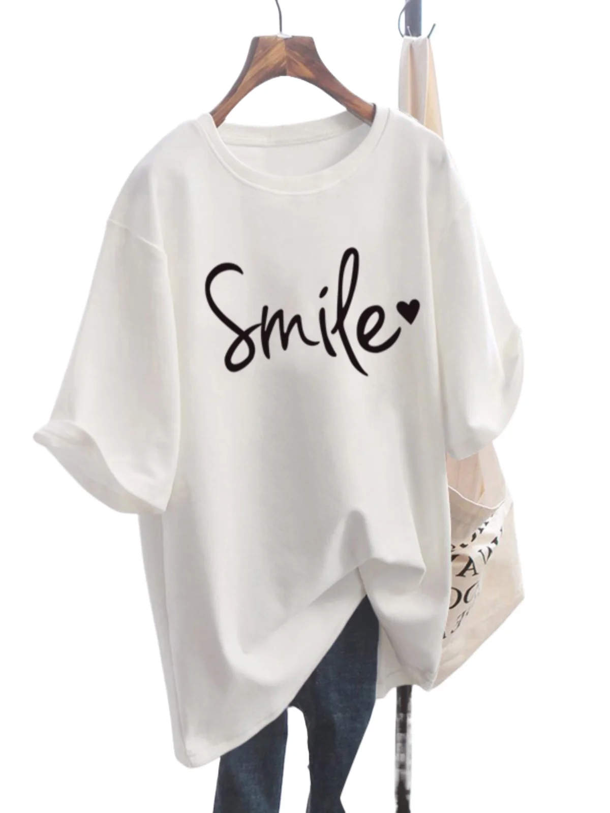 Women's Letter Printed T-shirt 2025 Summer New Fashion Loose Large Size White Round Neck Fashion Trendy Top Short Sleeve Tee 
Women's Letter Printed T-shirt 2025 Summer New Fashion Loose Large Size White Round Neck Fashion Trendy Top Short Sleeve Tee