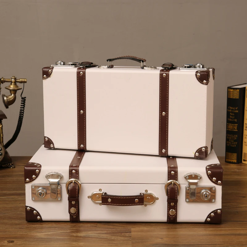 European Style Vintage Handheld Wooden Storage Box Attractive Leather Suitcase Luxury Display Props Box Family Storage Utility
European Style Vintage Handheld Wooden Storage Box Attractive Leather Suitcase Luxury Display Props Box Family Storage Utility