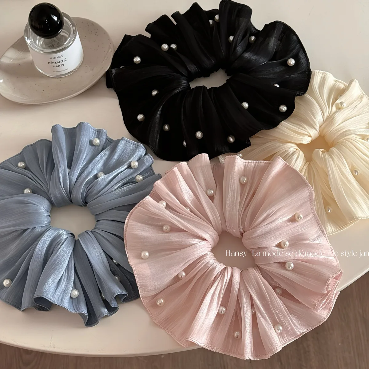 Large big elastic hair band accessories for girl women scrunchies tie pearl vintage Designer fascinators elegant leading fashion
Large big elastic hair band accessories for girl women scrunchies tie pearl vintage Designer fascinators elegant leading fashion