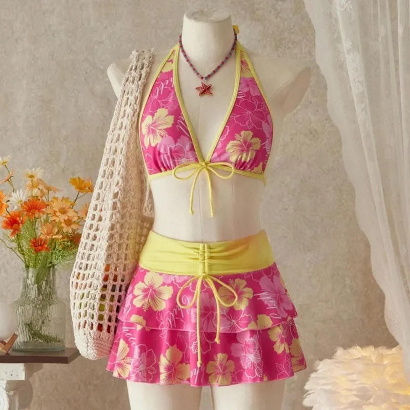 Elegant Floral Color Block Swimsuit Women Triangle Halter High-Waist Bikini Set Cover Up Skirt 2026 New Micro Bikini Three-Piece
Elegant Floral Color Block Swimsuit Women Triangle Halter High-Waist Bikini Set Cover Up Skirt 2026 New Micro Bikini Three-Piece