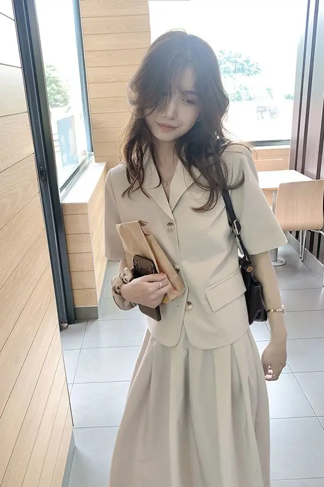 Tweed Short Sleeve Suit Set Women Summer 2025 Cropped Top Midi Skirt Two Piece Vintage Elegant Coordinated Skirt Set
Tweed Short Sleeve Suit Set Women Summer 2025 Cropped Top Midi Skirt Two Piece Vintage Elegant Coordinated Skirt Set