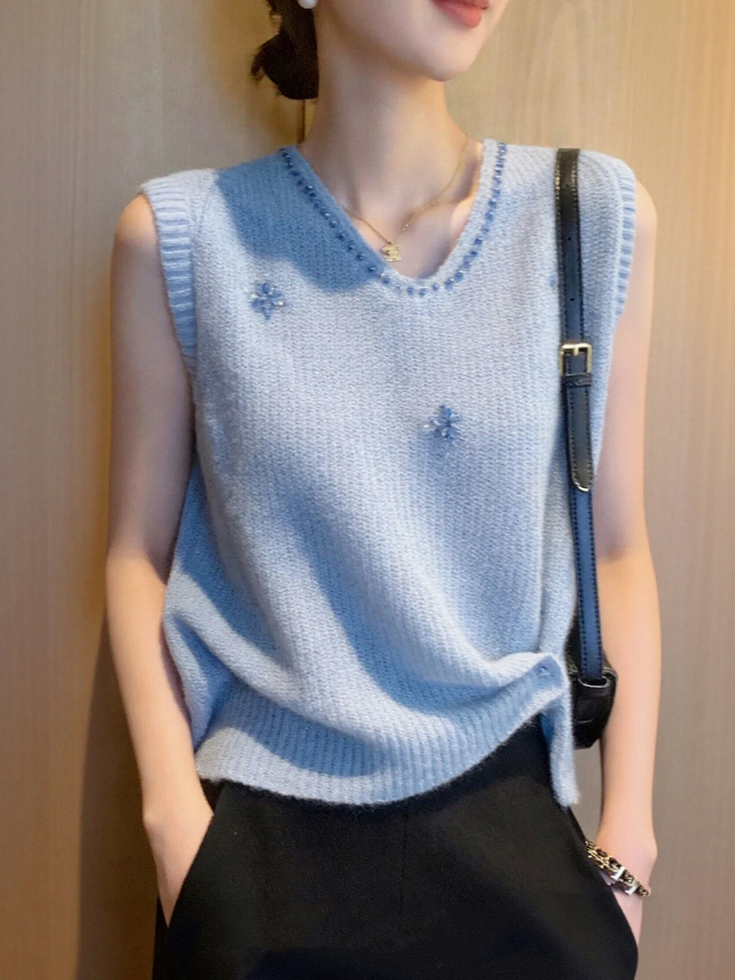 Chic Sleeveless Knitwear Commute Fashionable Summer Outfit Elegant Stylish Top Korean Style Straight Cut V-neck Knitted Dress
Chic Sleeveless Knitwear Commute Fashionable Summer Outfit Elegant Stylish Top Korean Style Straight Cut V-neck Knitted Dress