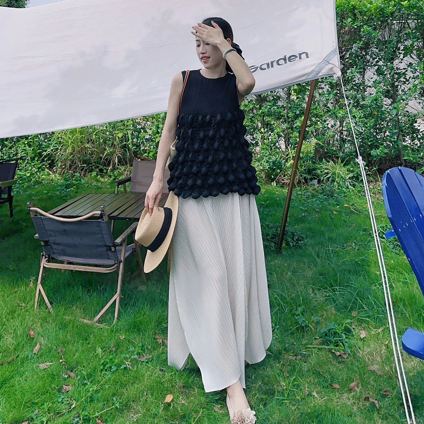 Miyake Summer Black Sleeveless Top Women's Pleated Korean Solid Color Pleat Loose Pleats Slim Wear with Bud Skirt Pleated Suit
Miyake Summer Black Sleeveless Top Women's Pleated Korean Solid Color Pleat Loose Pleats Slim Wear with Bud Skirt Pleated Suit