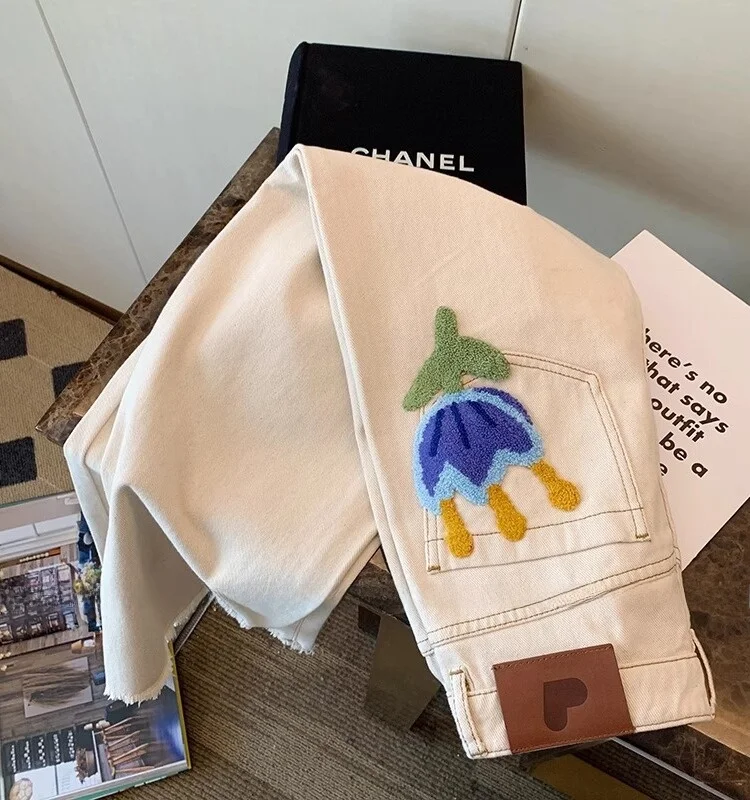 Spring New Arrival White Embroidered Wide Leg Jeans High Waist Straight Cut Floor Length Design Sensation Small Size Jeans
Spring New Arrival White Embroidered Wide Leg Jeans High Waist Straight Cut Floor Length Design Sensation Small Size Jeans