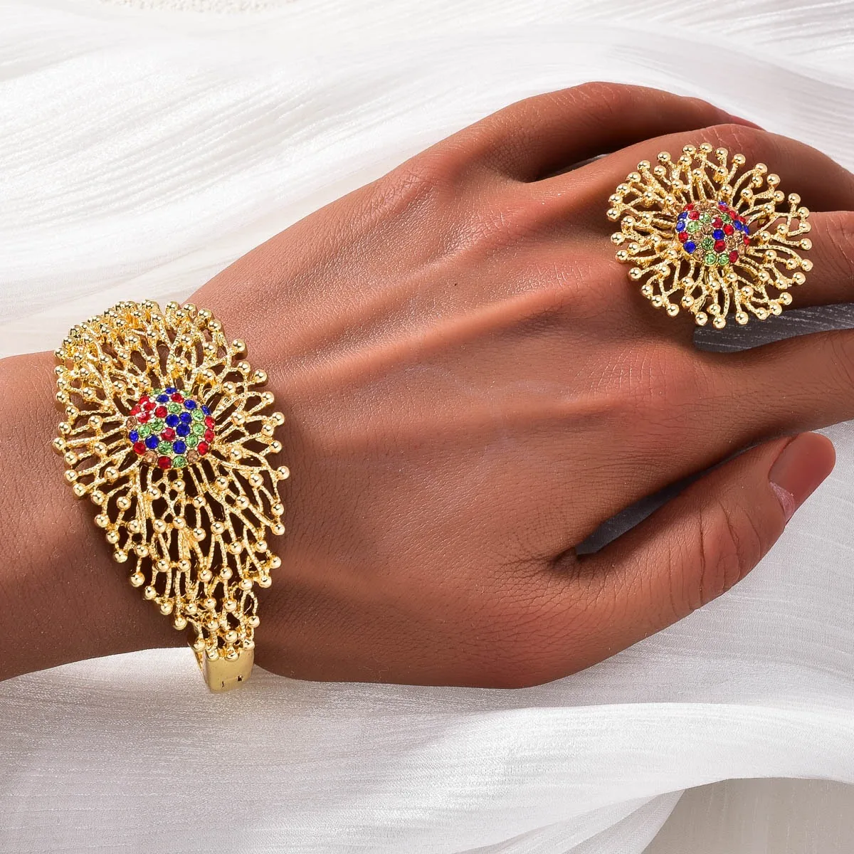 18K Gold Plated Women Necklace Set with Crystal Luxury Nigeria Dubai Bride Wedding Jewelry 4-piece Set
18K Gold Plated Women Necklace Set with Crystal Luxury Nigeria Dubai Bride Wedding Jewelry 4-piece Set