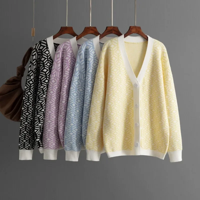 Autumn Winter New Sweet Cute Love Two-color Cardigan for Women Jacquard Contrast Color O- Neck Long Sleeve Sweater Coats Tops
Autumn Winter New Sweet Cute Love Two-color Cardigan for Women Jacquard Contrast Color O- Neck Long Sleeve Sweater Coats Tops