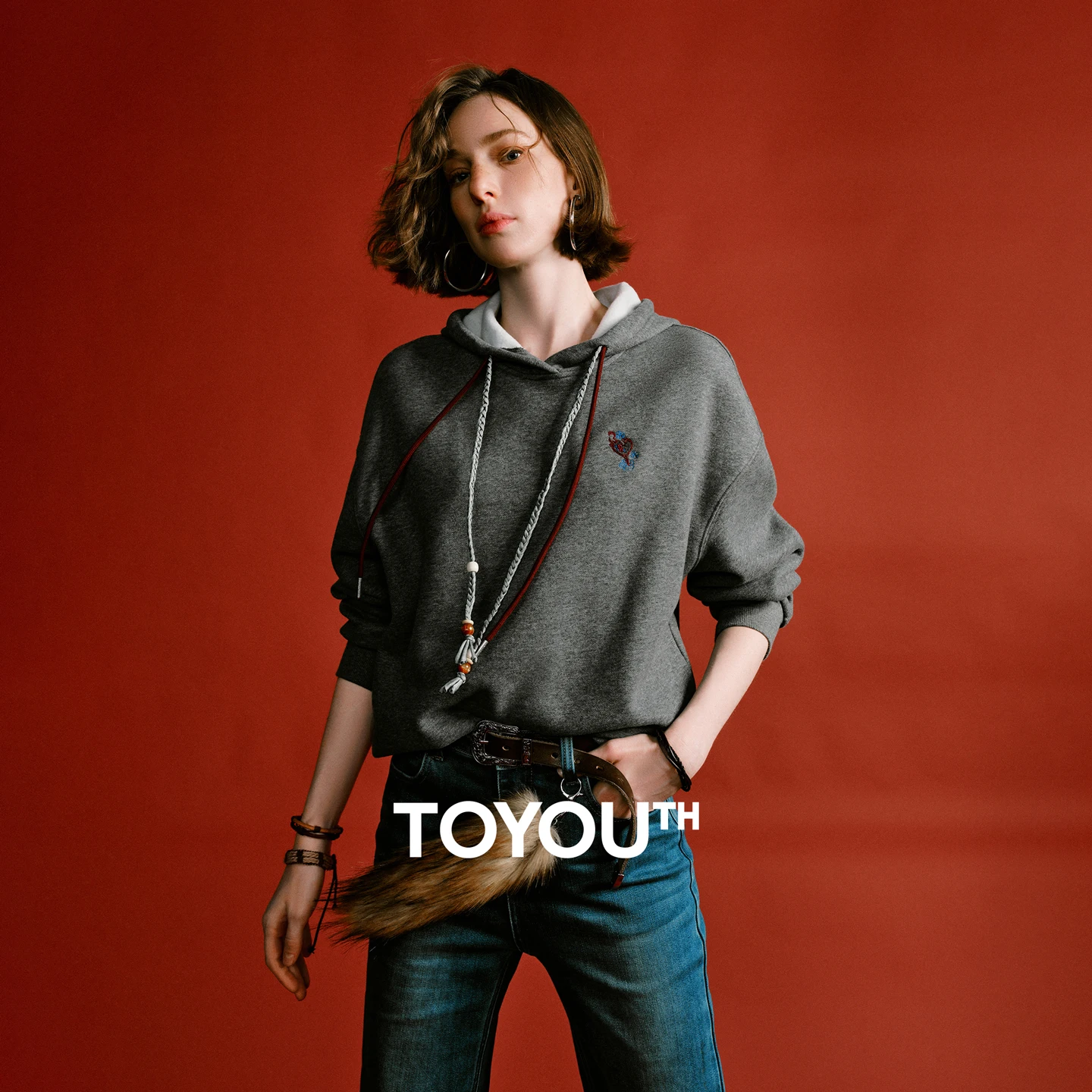 TOYOUTH Mengzhu Daji совместная брендовая бархатная толстовка с капюшоном с подогревом для женщин, новинка зимы 209, новогодний топ с капюшоном
TOYOUTH Mengzhu Daji совместная брендовая бархатная толстовка с капюшоном с подогревом для женщин, новинка зимы 209, новогодний топ с капюшоном