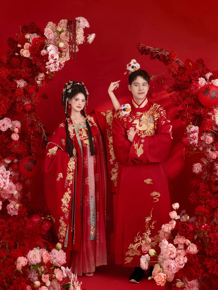New Couple's Tang Dynasty Chinese Wedding Dress Heavy Embroidery Red Costume Studio Photography Set Traditional Chinese Weddi...
New Couple's Tang Dynasty Chinese Wedding Dress Heavy Embroidery Red Costume Studio Photography Set Traditional Chinese Weddi...