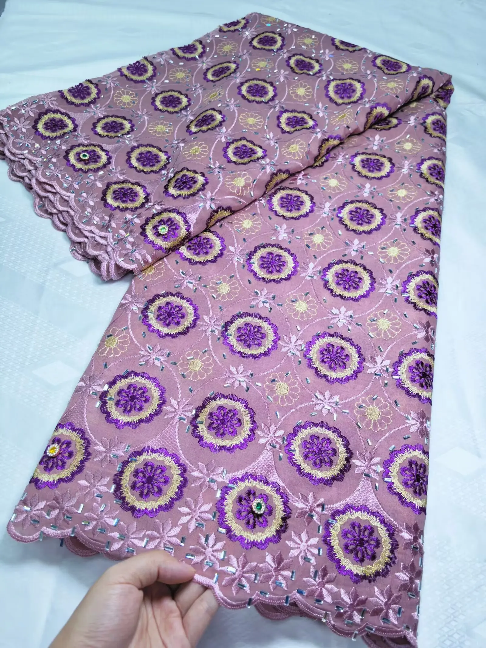 High Quality Nigerian Embroidery Cotton Lace Fabric With Stones 2026 African Swiss Voile Lace Fabric for Women's Wedding Dresses
High Quality Nigerian Embroidery Cotton Lace Fabric With Stones 2026 African Swiss Voile Lace Fabric for Women's Wedding Dresses