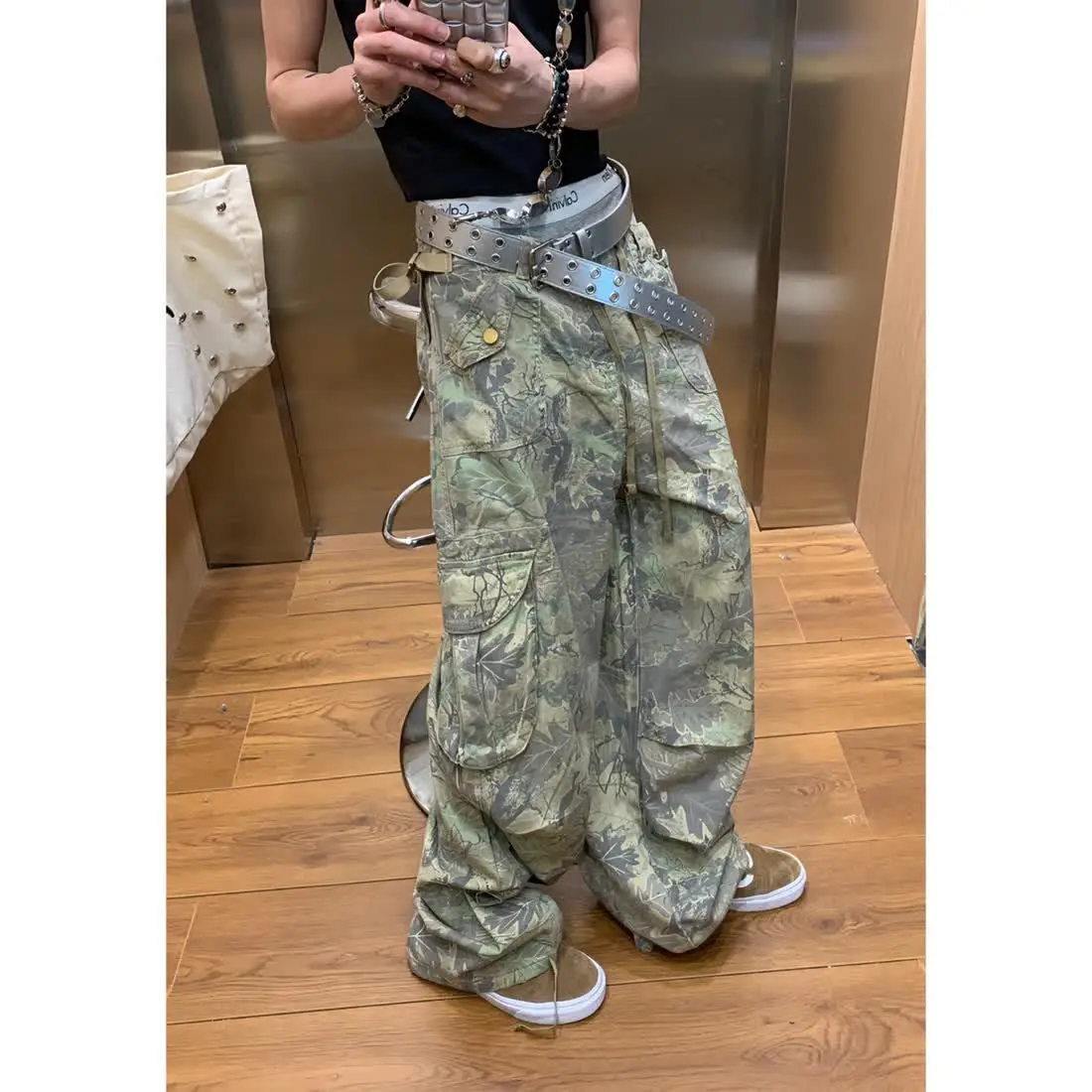 Foufurieux American Wasteland Retro Cargo Pants for Men Summer Streetwear Hip-hop Pocket Camouflage Wide Leg Loose Casual Pants
Foufurieux American Wasteland Retro Cargo Pants for Men Summer Streetwear Hip-hop Pocket Camouflage Wide Leg Loose Casual Pants
