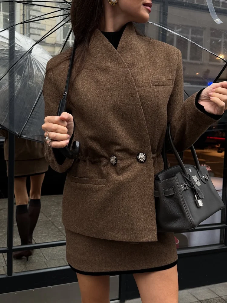 Повседневная однотонная тонкая мини-юбка с высокой талией, женский комплект с длинным рукавом и v-образным вырезом на талии, на пуговицах, костюм 2026, новая женская весенняя одежда
Повседневная однотонная тонкая мини-юбка с высокой талией, женский комплект с длинным рукавом и v-образным вырезом на талии, на пуговицах, костюм 2026, новая женская весенняя одежда